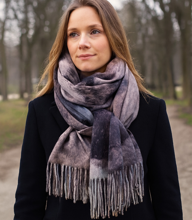 Dámská šála se střapcovým motivem v barvě kravaty