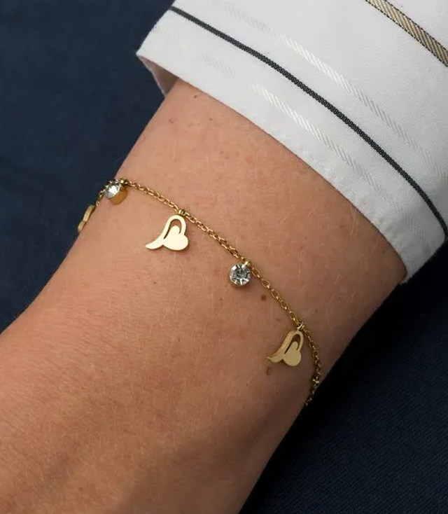 Elegantní zlatý dámský náramek z oceli