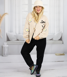 Módní svetr se záplatami na knoflíky