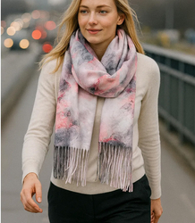 Dámská šála s květinovým motivem a střapci elegantní