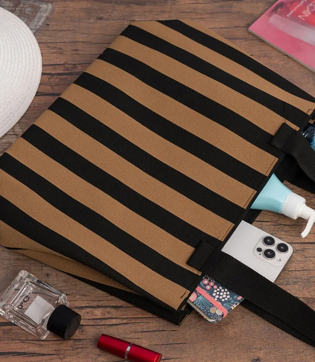 Stylová pruhovaná kabelka klasická elegance s retro nádechem