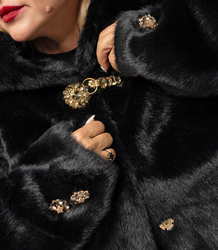 Luxusní kožešinový trapézový střih se zlatými prvky AURORA