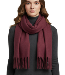 Elegantní šátek s třásněmi v jedné barvě