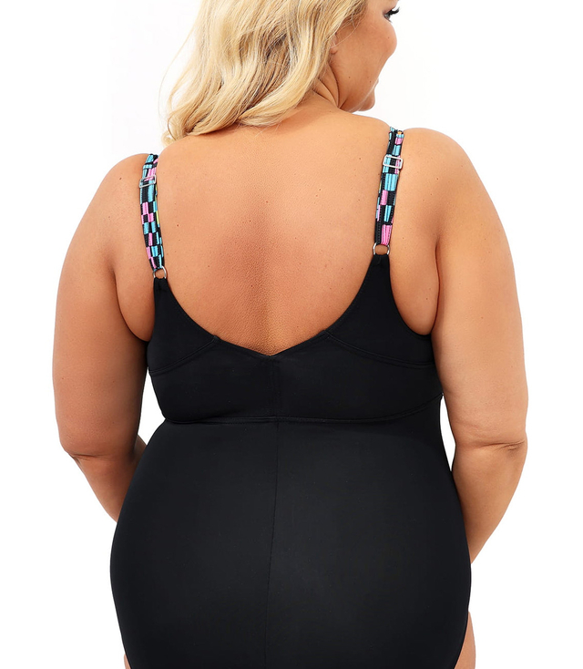 Modeling jednodílných plavek stylový design