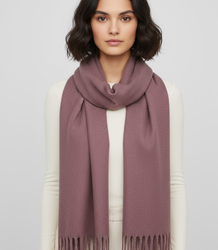 Elegantní šátek s třásněmi v jedné barvě