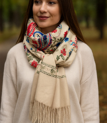 Dámský šátek s květinovým ornamentem stylový