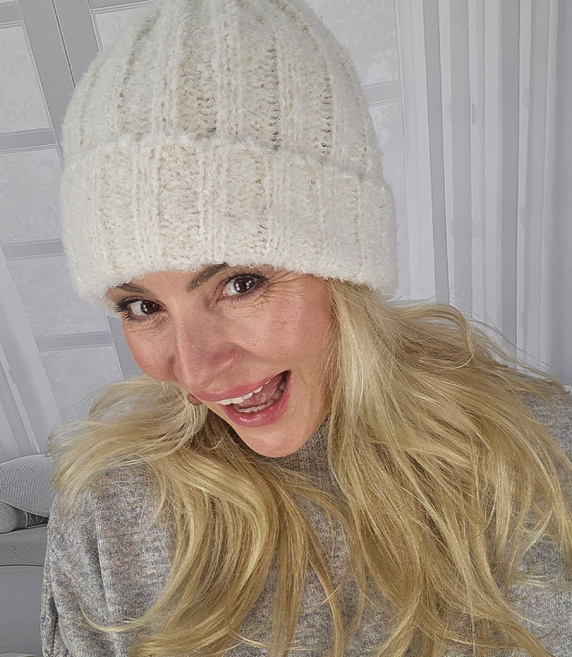 Stylová dámská zimní čepice