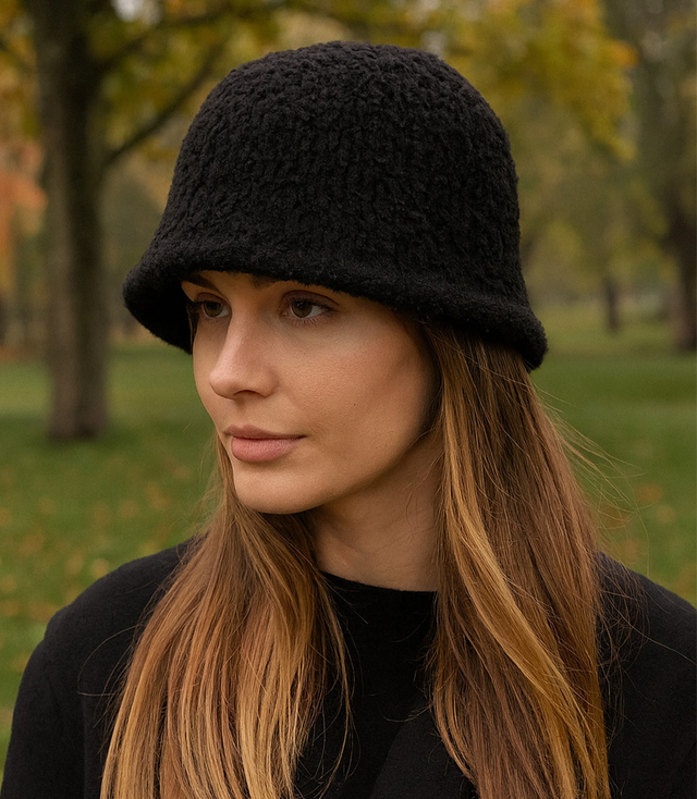 Dámský klobouk z měkké plyšové látky