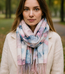 Dámská šála s květinovým motivem a střapci elegantní