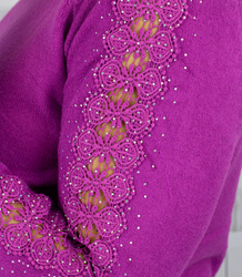 Pletené šaty s prolamovanými rukávy a kapsami