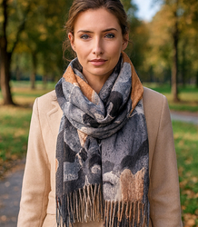 Dámská šála s květinovým motivem a střapci elegantní