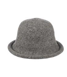 Dámský klobouk z měkké plyšové látky