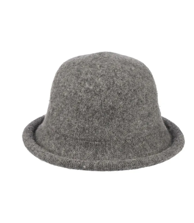 Dámský klobouk z měkké plyšové látky