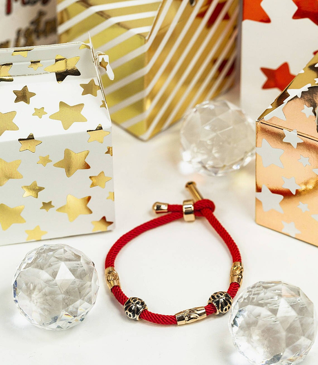 Zlatý řetízkový náramek jako dárek