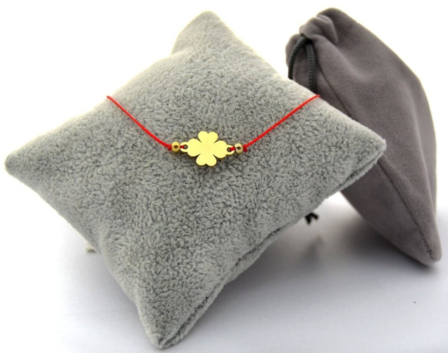 Náramek pro štěstí s červeným čtyřlístkem