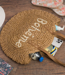 Kulatá pletená boho kabelka s nápisem "Bohème"