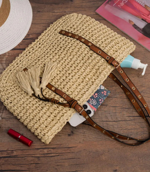 Stylová boho kabelka s ozdobnými cvočky a střapci