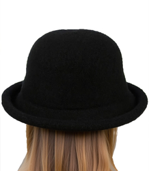 Dámský klobouk z měkké plyšové látky