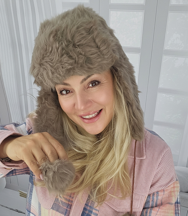 Teplá dámská klapka na uši