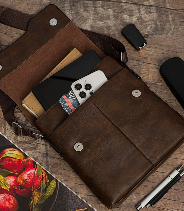 Pánská malá obdélníková polstrovaná taška elegantní