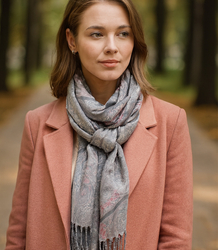 Dámská šála s malými střapci s květinovým motivem