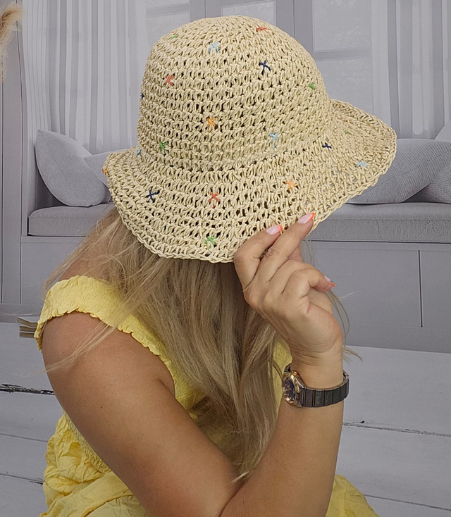 Dámský letní klobouk z pletené rafie s barevnou výšivkou BUCKET HAT 