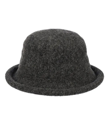 Dámský klobouk z měkké plyšové látky