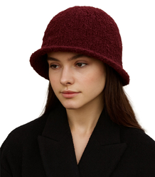 Dámský klobouk z měkké plyšové látky