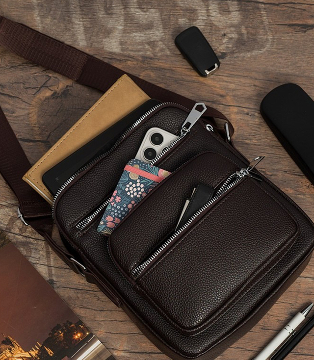 Pánská malá obdélníková polstrovaná taška elegantní