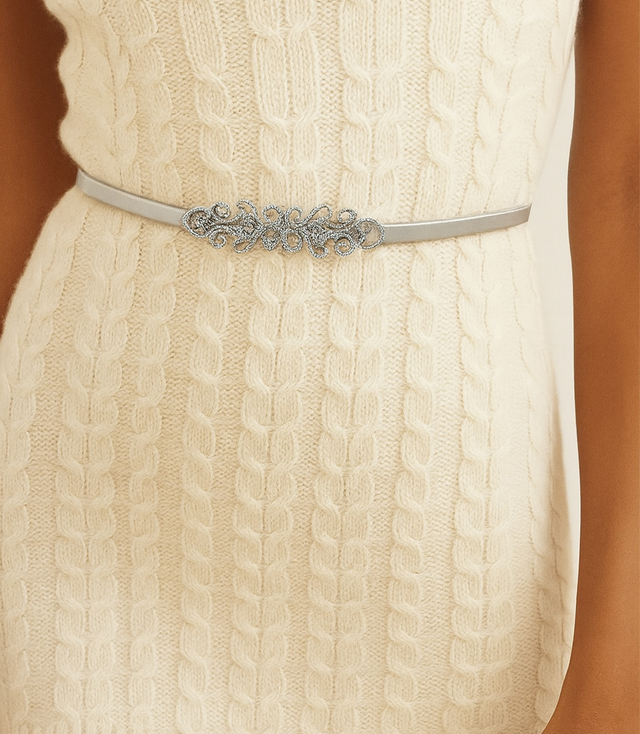 Dámský pásek s ozdobnou sponou k šatům