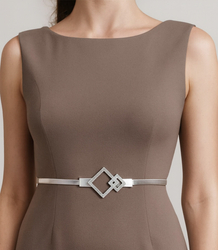 Dámský pásek s ozdobnou sponou k šatům