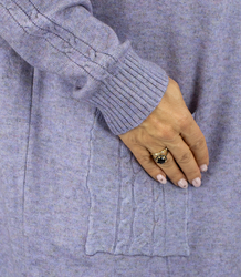 Pletené šaty s prolamovanými rukávy a kapsami