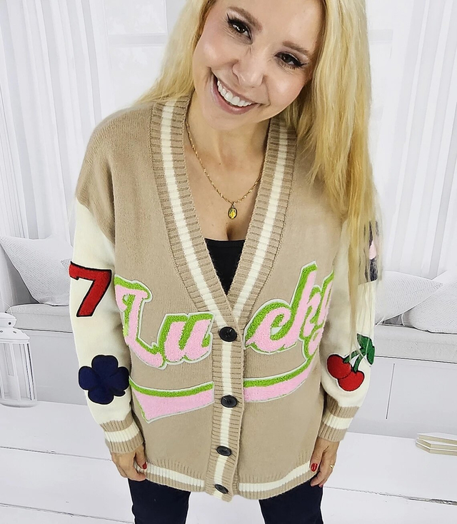 Krátký svetr se záplatami LUCKY