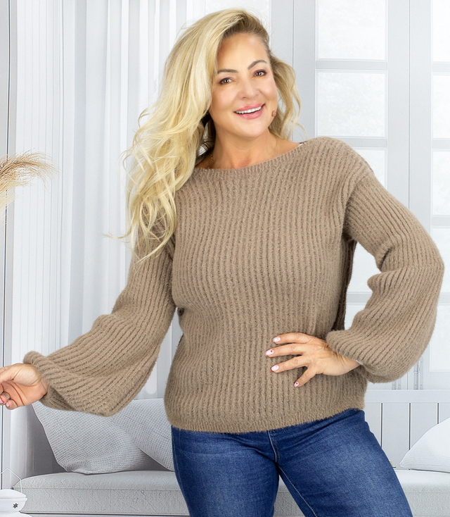 Pruhovaný svetr z měkké nadýchané látky s rukávy