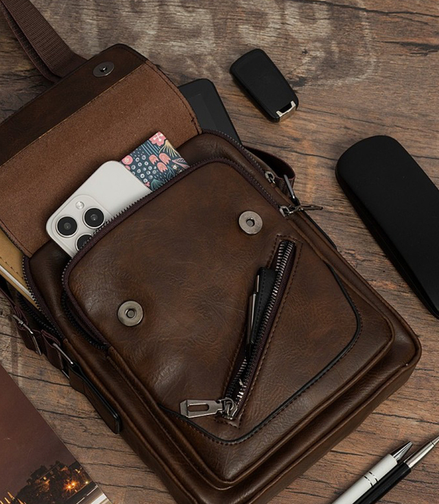 Pánská malá obdélníková polstrovaná taška elegantní