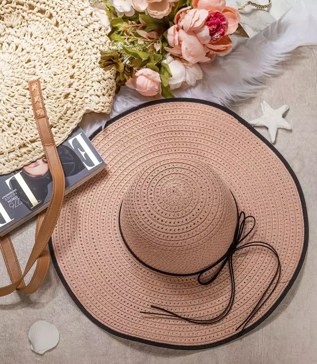 Elegantní dámský slaměný klobouk se stuhou