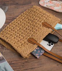 Ažurová taška z rafie s elegantními uchy v letním boho stylu