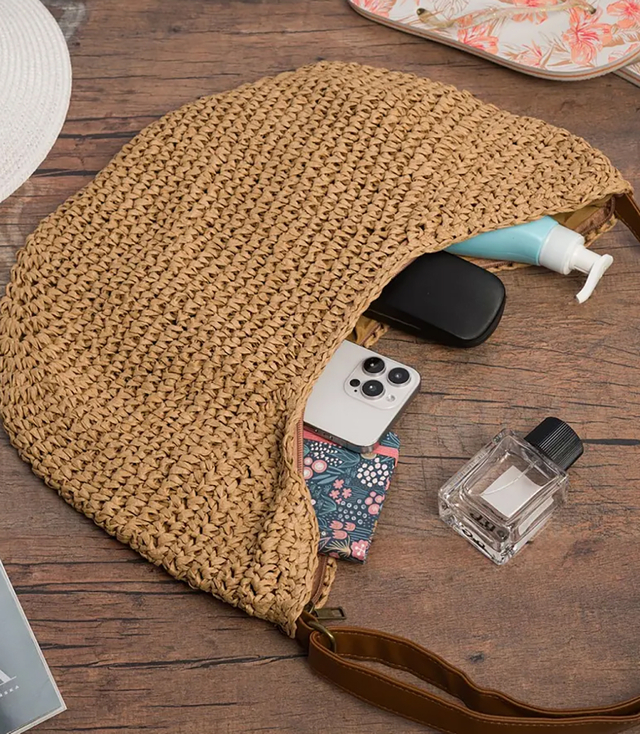 Půlkruhová boho kabelka s popruhem z ekokůže a zapínáním na zip