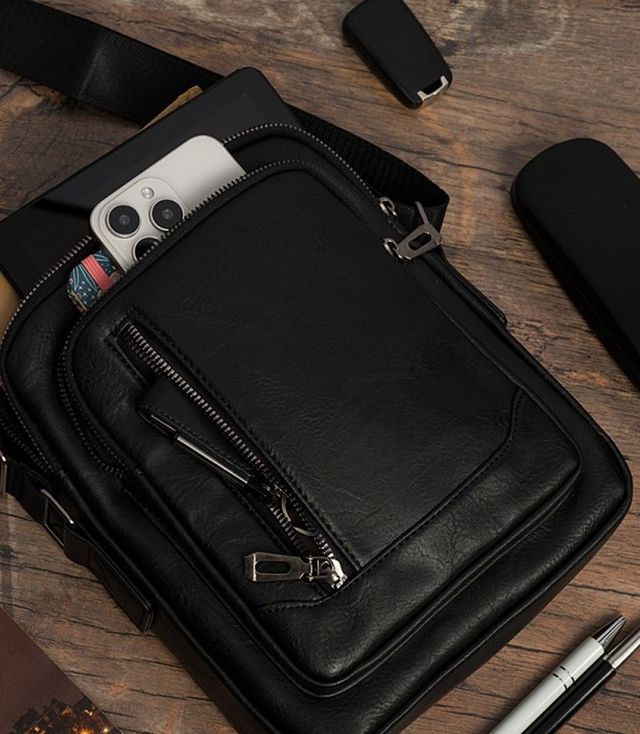 Pánská malá obdélníková polstrovaná taška elegantní