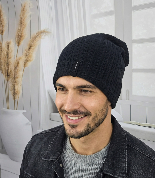 Pletená čepice s nášivkou - styl a pohodlí