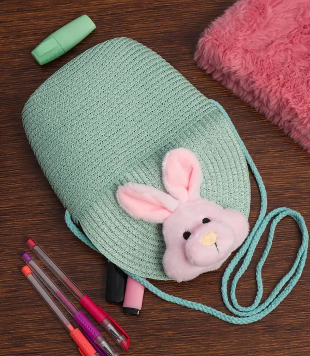 Dětská slaměná taška s plyšovým králíčkem 