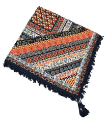 Krásné barevné vzory šátků ve stylu BOHO