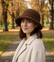 Dámský klobouk z měkké plyšové látky