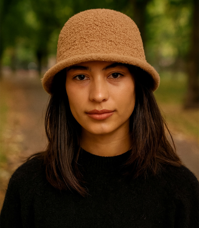 Dámský klobouk z měkké plyšové látky