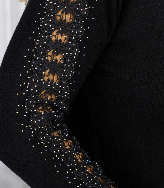 Pletené šaty s prolamovanými rukávy a kapsami