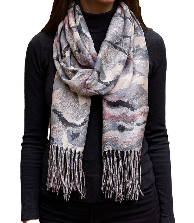 Dámská šála se střapci s geometrickým motivem