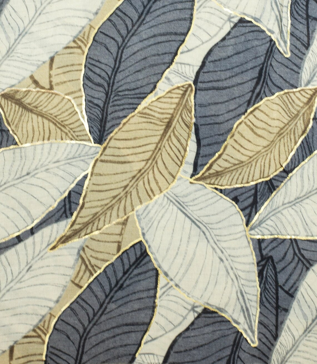 Šála z listů rostlin zlatou nití