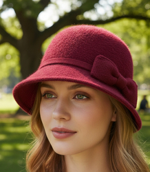 Dámský klobouk cloche s mašlí