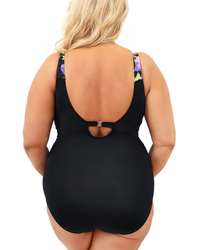 Klasické jednodílné plavky se vzory