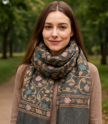 Dámská vzorovaná šála s třásněmi 